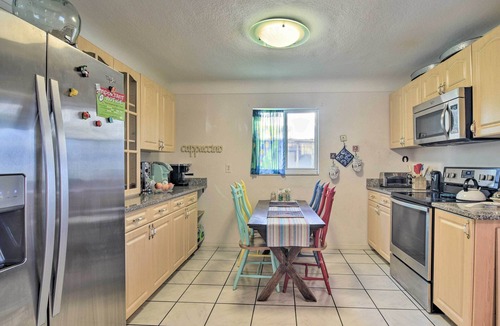 South Pinellas Community Council House | Vibrant St. Petersburg Home w/Private Yard!