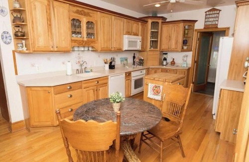Beach Haven Apartment | Victorian Beachside Apartment