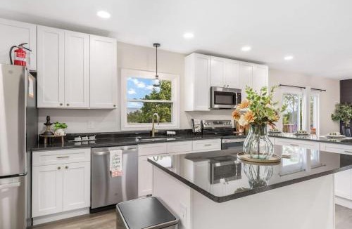 Toms Brook House | Views, Sauna, Theatre, Game Room, Gym, EV Charger