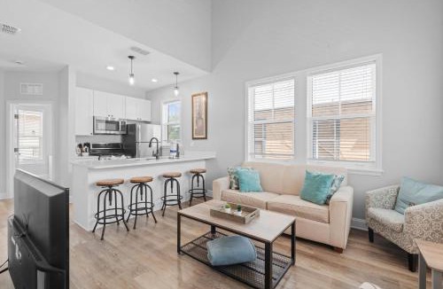 Lincolnville Apartment | Villa Mojito Unit B in Historic Downtown