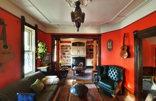 Namur Hostel | Vintage Inspiration & Creative Tools in a Victorian Manor