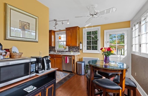 Madison House | VIP Brewery Manor, Sleeps 10, Private Hot Tub