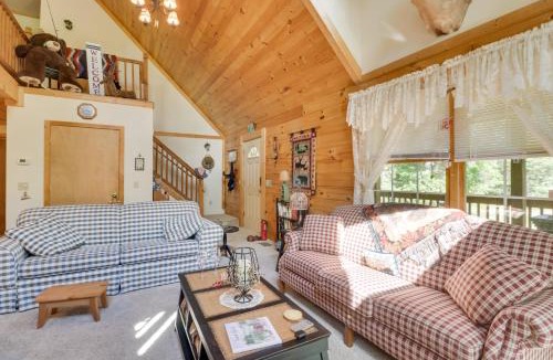 Fulks Run House | Virginia Mountain Cabin w/Decks & Fireplaces