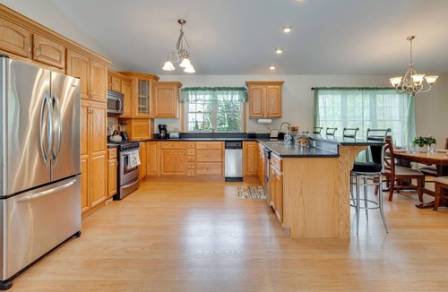 Walden Cottage | Walden Guest House on a Farm w/Mountain View