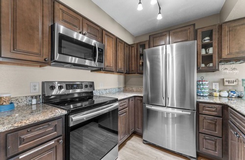 Table Rock Condo | Walk-In Pointe Royale Condo - Golf Course Pond View - Pools, Hot Tub & Clubhouse