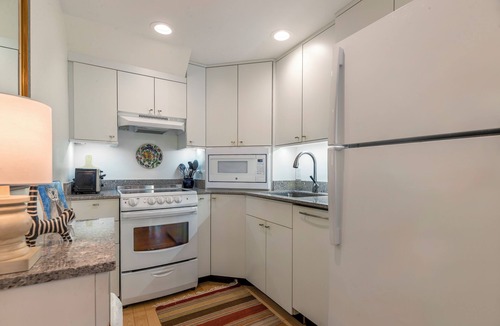 Truman Annex Condo | WALK TO BEACH, SHOPS, RESTAURANTS, GALLERIES, MUSEUMS
