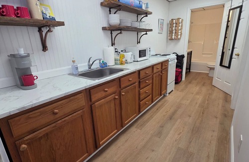 Old Orchard Beach Apartment | Walk to Beach and Pier in Old Orchard Beach