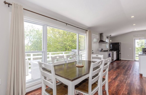 Point Judith House | Walk to Beaches, 7 Restaurants, Point Judith, AC, WiFi, Fire Pit, Outdoor Shower