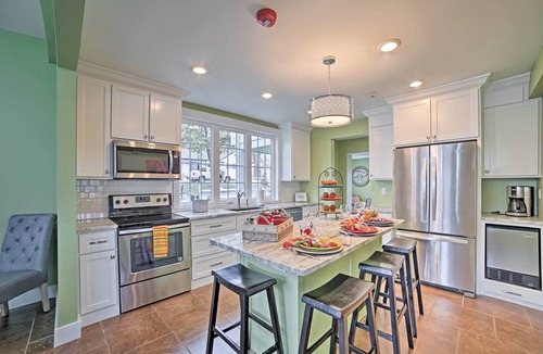 Downtown Branson House | Walk to Branson Landing! Dtwn Home w/Pool Access