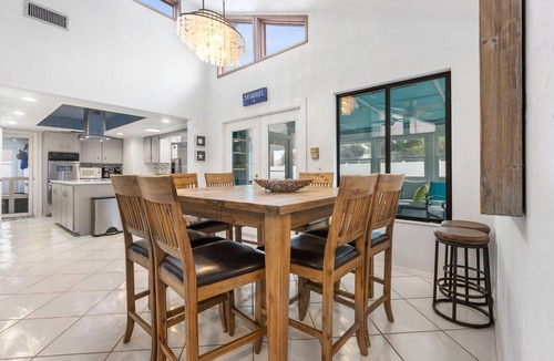 New Smyrna Beach House | 🌊Walk to Car Free Beach | Sunroom and BBQ Patio | Boat Launch Nearby | 4604K 🏖️