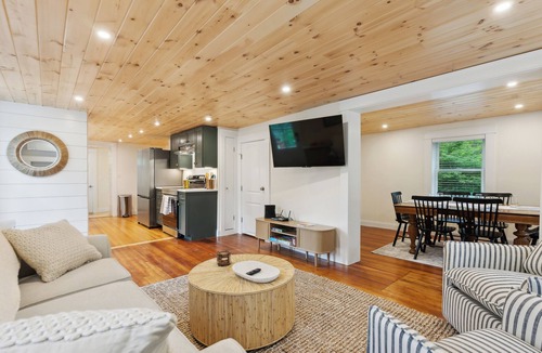 Kennebunk House | Walk to Dock Square, 1.2 Mi to Gooch's Beach, Hot Tub - Pine Tree Place