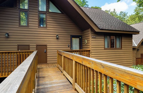 Nellysford Condo | Walk to Market/Private community outdoor pool!