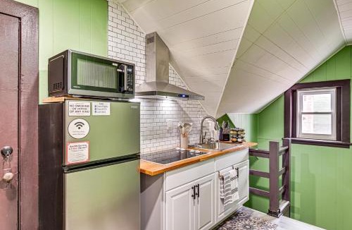 Stockade Historic District Apartment | Walk to Nott Memorial: Studious Retreat Near Eats