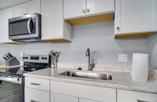 Safety Harbor House | Walk to Restaurants: Home w/Yard in Safety Harbor