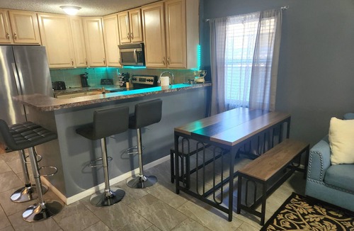 Oakland Park House | Walk to Restaurants/Breweries! Beach 2 Miles Away!