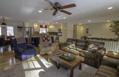 North Conway House | WALK TO VILLAGE/DINING/SHOPPING/MINUTES TO SKIING/OWNER OPERATED/CLEAN