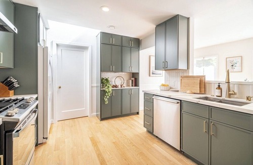 Mill Valley House | Walkable Modern Elegance, Quiet & Fun Backyard