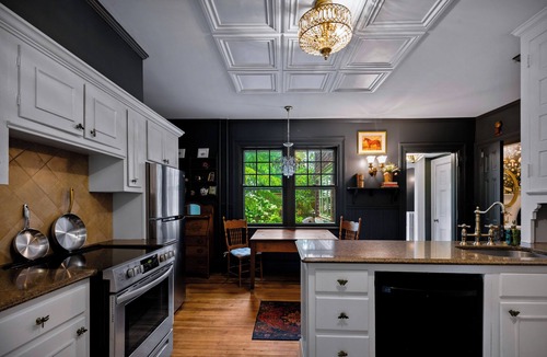 Fruitland House | Warwick Manor-Historic Estate-Sleeps 14