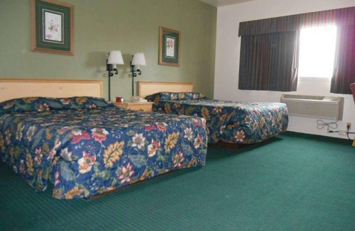 Enumclaw House | Washington Getaway at GuestHouse Enumclaw! Pet-Friendly Property, Free Parking