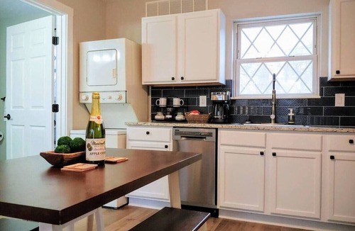 Indian Point Cottage | Water's Edge Cottage - On the water! 5 mins to SDC