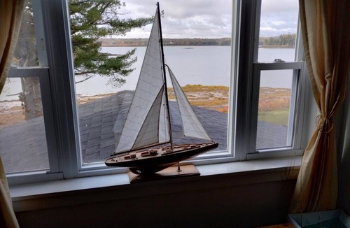 Pembroke House | Waterfront 5-bedroom house with breath taking views of the sunrises and sunsets