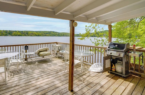 Berkshire Apartment | Waterfront Berkshires Studio w/Dock on Goose Pond