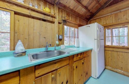East Boothbay House | Waterfront cabin with ocean view & private dock