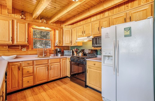 New Durham House | Waterfront Chalk Pond - Fireplace - Kayaks