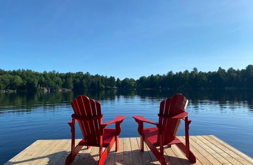 Gravenhurst House | WATERFRONT COTTAGE in Muskoka