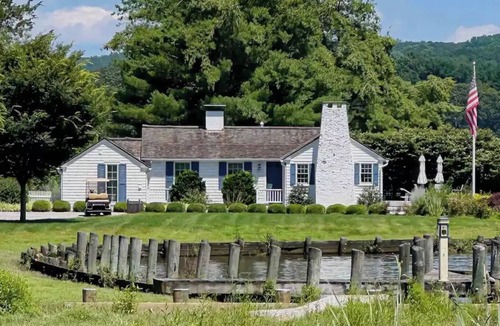 Essex Village Cottage | Waterfront Cottage