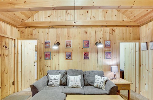 Mount Vernon Cabin | Waterfront Fayette Vacation Rental on Parker Pond!