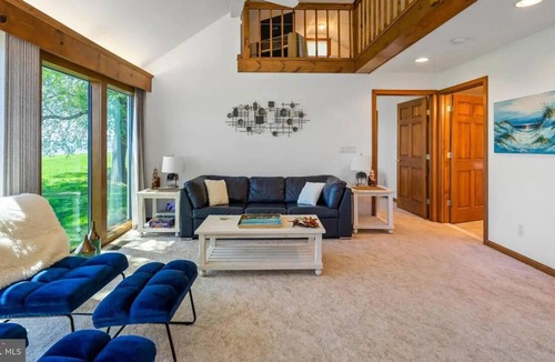 Valley Lee House | Waterfront getaway with private beach!