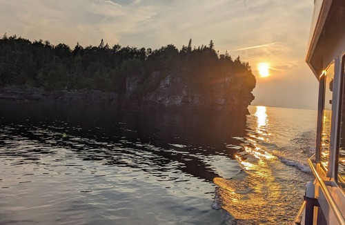 Colpoys Bay Cottage | Waterfront Green Cottage Pike Bay