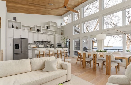 Oro-Medonte House | Waterfront Luxury at Fox & Fern Retreat
