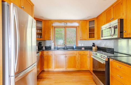 Mashpee House | Waterfront Mashpee 5Bed/3Bath house with AC and WiFi w/Private Beach