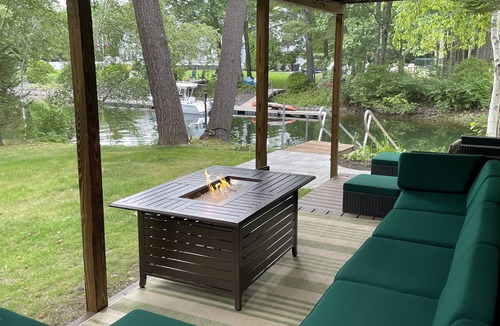 Raymond House | Waterfront Retreat on Jordan Bay - Sebago Lake