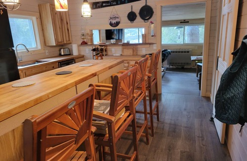 Aurora Cabin | WATERFRONT "Rivah Lodge", ULTIMATE "OFF GRID" Experience Nice drive to Acadia