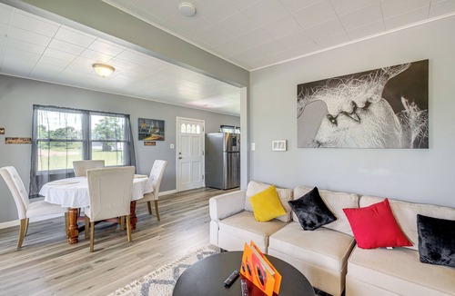 Rock Point House | Waterfront Rock Point Vacation Rental w/Sunroom!