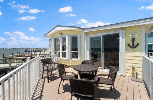 Nettles Island House | Waterfront Stunning 2 bed 2 bath riverfront beach home on Nettles Island