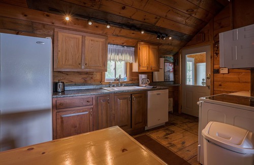 Eddington House | Waterfront Victoria Cottage, Kayaks Included, Dogs Welcome