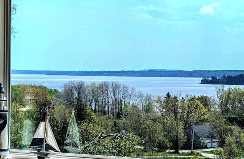 Ellsworth House | Waterview Cottage 12 miles to Acadia National Park