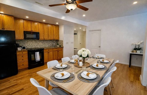 Brampton House | Wedding & Group 8-BR Heated Pool Resort Style