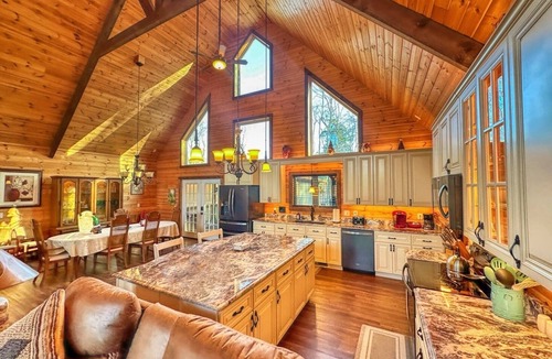 Shenandoah House | Welcome to Cuckoos Nest! Cozy Retreat offering Relaxation And Luxury Amenities.