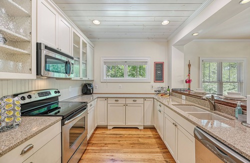 Blue Water House | Welcome to your Blue water Escape! A cozy 3-bedroom home on Lake Anna waterfront