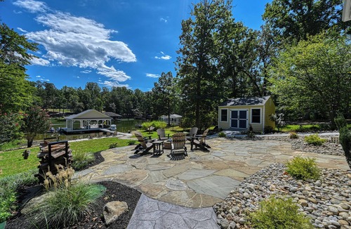 Blue Water House | Welcome to your Blue water Escape! A cozy 3-bedroom home on Lake Anna waterfront