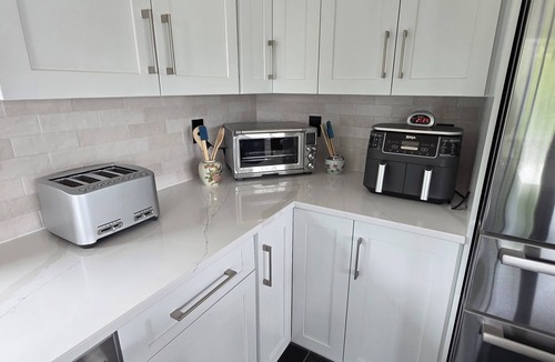Bernard House | Welcoming 2-bedroom house with AC in charming Tremont