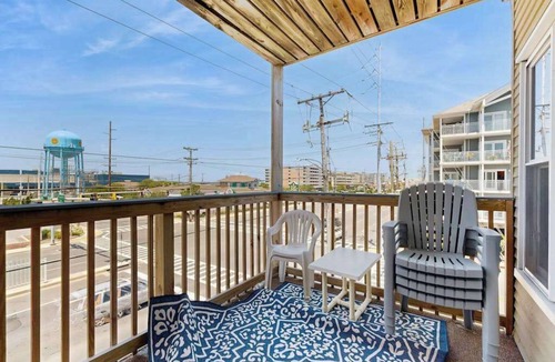 Midtown Ocean City Condo | Well-Equipped Beach Condo near the Ocean w/Private Balcony, Central A/C, W/D