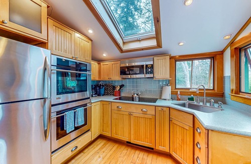 Port Clyde Cottage | Well-equipped cottage with modern touches, WiFi, gas grill, & beautiful views