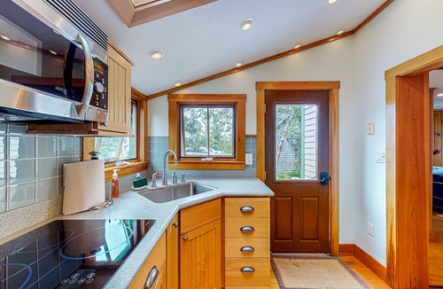 Port Clyde Cottage | Well-equipped cottage with modern touches, WiFi, gas grill, & beautiful views