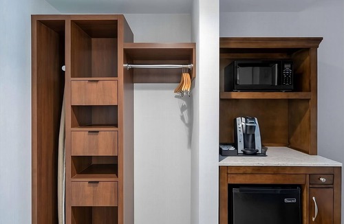Radnor - Fort Myer Heights Hotel | Well-Located Stay | Perfect for Experiencing Arlington’s Local Charm & DC Access